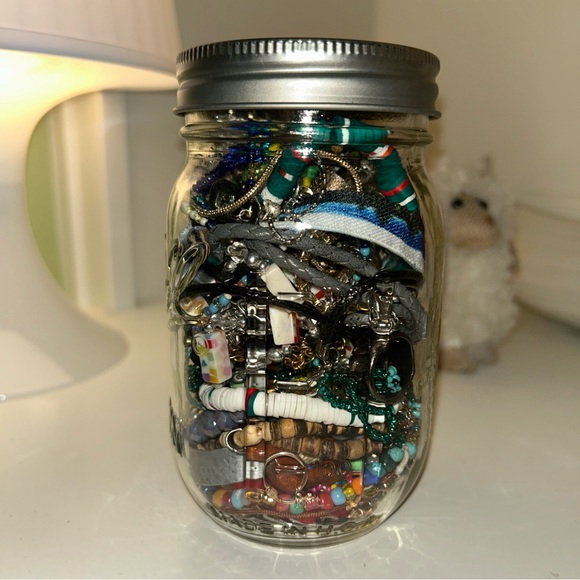 SOLD Mystery jewelry jar - Picture 3 of 4